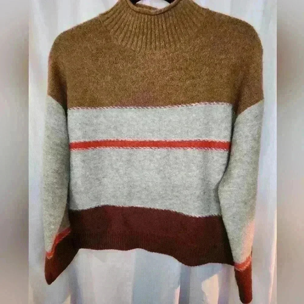 Universal thread Womans Xs Mock Neck Sweater Multi colored brown.